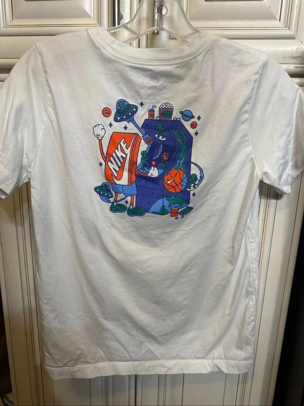 Nike Boys Max Arcade Sportwear Graphic Basketball T-Shirt White Size Large